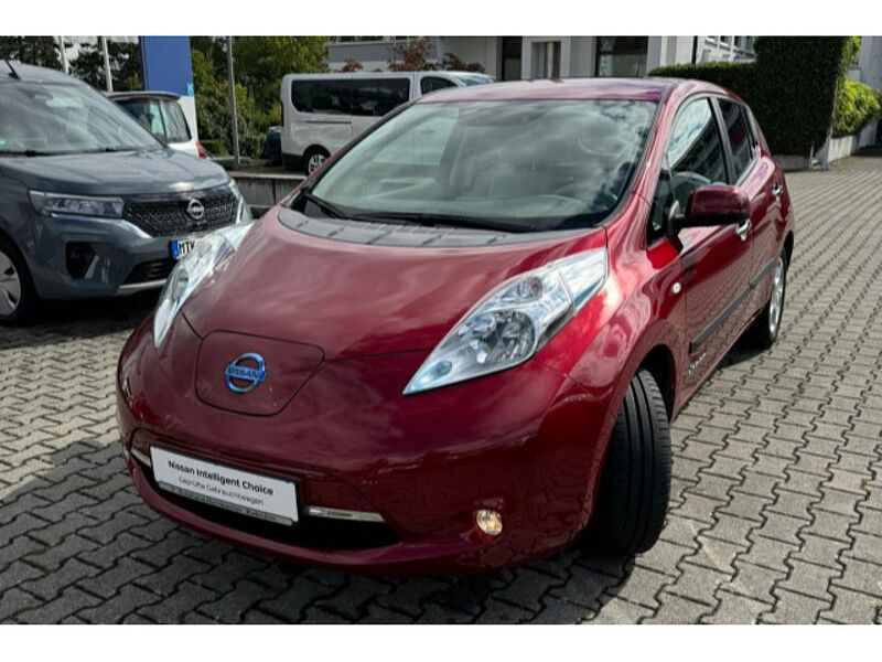 Nissan Leaf Acenta 30 kW Winterpaket Solarspoiler Winterkompletträder